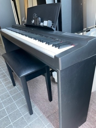 ヤマハ YAMAHA 電子ピアノ P-125B  '2019年製　専用スタンド付き、譜面立て、1本ペダル 