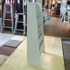 マガジンラック パンフレットラック 幅60cm 高さ120.5cm 収納家具 雑誌 レコード 店舗什器 札幌市東区 新道東店の画像