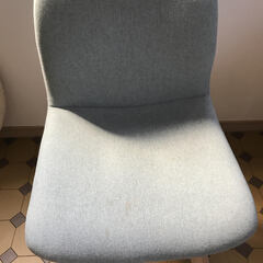 【無料】テーブルと回転椅子　セットの画像