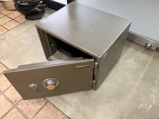 ダイヤル式 耐火金庫 金庫 小型耐火金庫 Delica LEO キング工業 (えぐ