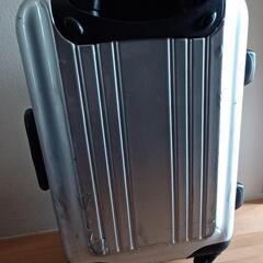 中古キャリーケースの画像