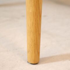 飛騨高山の家具メーカー日進木工(nissin) GROW/Natural Brownのオーク材 スツールです。シートカバーは取り外し可能でクリーニングでき衛生的です。北欧スタイルにオススメの椅子です♪