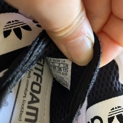 adidas  子供シューズの画像