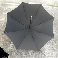 2人でも余裕な大きな長傘の画像