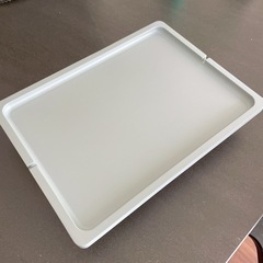 ベッドサイドテーブル