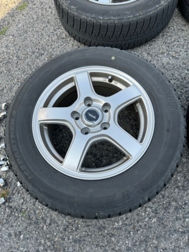 車のパーツ タイヤ、ホイール