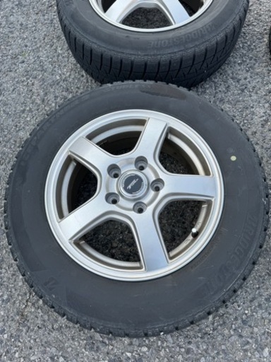 車のパーツ タイヤ、ホイール
