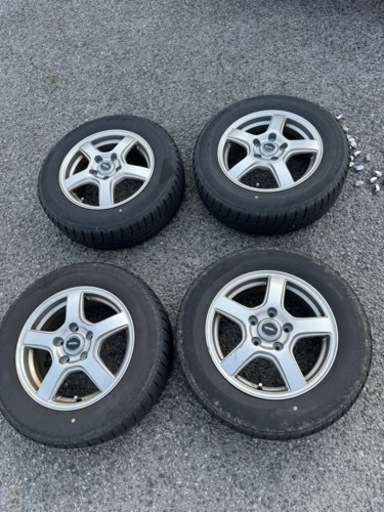車のパーツ タイヤ、ホイール