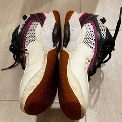 バドミントンシューズ　スポーツ用品　体育館シューズの画像