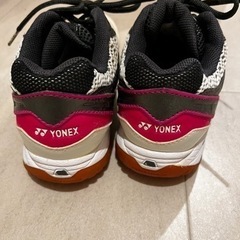 バドミントンシューズ　スポーツ用品　体育館シューズの画像