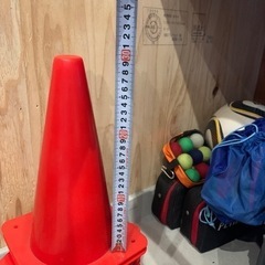カラーコーン　16個　あげますの画像