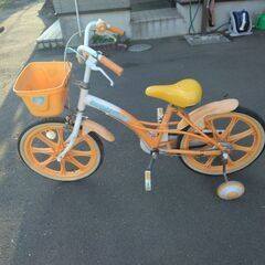 女の子 補助輪付き自転車 パステルオレンジカラー 幼稚園児年長〜小学校1，2年生向けの画像
