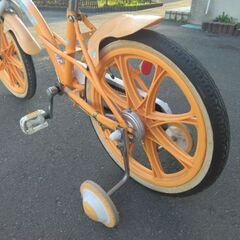 女の子 補助輪付き自転車 パステルオレンジカラー 幼稚園児年長〜小学校1，2年生向けの画像