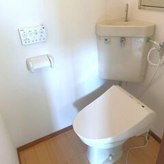  犬・ネコ２匹可！駅徒歩5分！ネット無料⭕️バストイレ別、室内洗濯機置き場、モニターフォンなど設備充実 − 福岡県