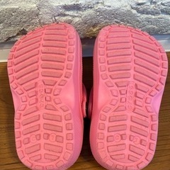crocs（クロックス）　サンダル（ボア付）　c7（15cm）　薄ピンクの画像