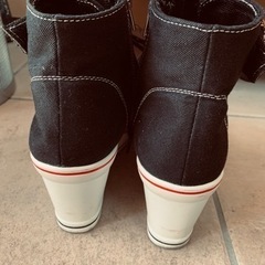 厚底
ヒールスニーカーの画像