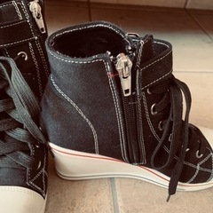 厚底
ヒールスニーカーの画像