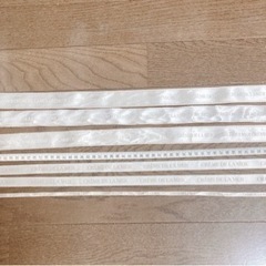 ドゥ・ラ・メール リボン6本　幅色々:コスメブランドロゴ入りリボ...