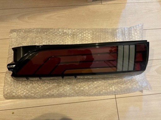 ハイエース テールランプ  車のパーツ 外装、車外用品