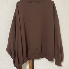 H&M 茶色のくまトレーナーの画像