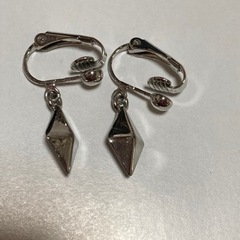 ダイヤ型　イヤリングの画像
