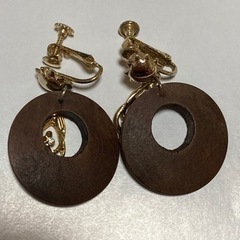 【難あり】木のイヤリングの画像