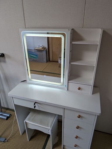 【お取引中】LEDライト付きドレッサー