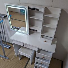【お取引中】LEDライト付きドレッサーの画像