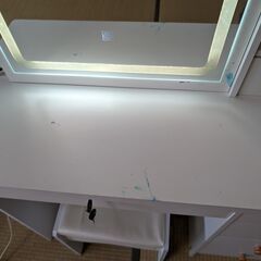 【お取引中】LEDライト付きドレッサーの画像