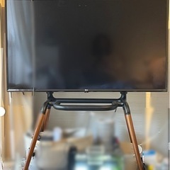 スマートTVテレビ49インチスタンド付きの画像