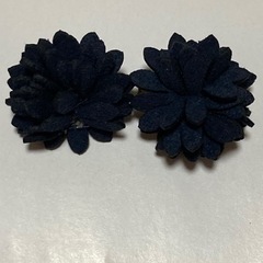 ハンドメイド品、フラワーポンポンイヤリングの画像