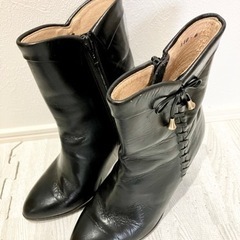 折り返しウエスタン風ショートブーツ　編み上げ　リボンの画像