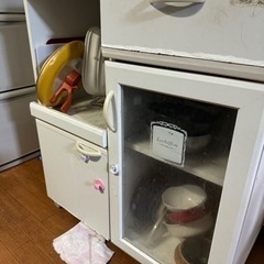 ①リンナイガスコンロ②カインズ食器棚③日光やで購入したダイニング...