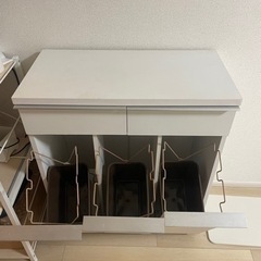 スタイリッシュなデザインのダストボックス＆キッチンカウンター の画像