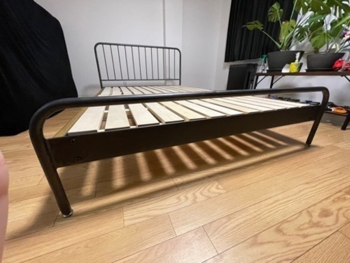 家具 ベッドフレーム セミダブルベッド マットレス付き　【取引中
】