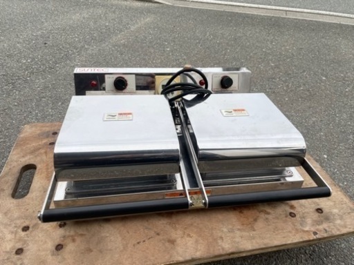 ■中古品 エクセレンス冷凍ストッカー KF-100NF 2015年 100L 554ｘ554ｘ845ｍｍ 動作問題なし ■☆中古品 サンテックコーポレーション ベルギーワッフル SBW-200 ２連 100V 卓上 動作問題なし☆