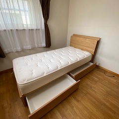 美品シングルベッド（引出し収納2個付）