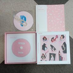 TWICE　トゥワイスのCDとDVDと缶バッジの画像