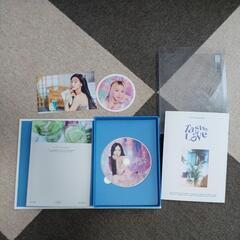 TWICE　トゥワイスのCDとDVDと缶バッジの画像