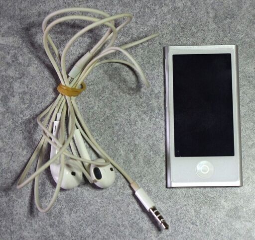 ipod nano 7世代　シルバー　動作確認済み　初期化　アップル純正イヤホン付き　電池切れ