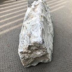 綺麗な石　約26*14×14センチの画像