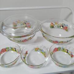 ガラスボウル　食器の画像