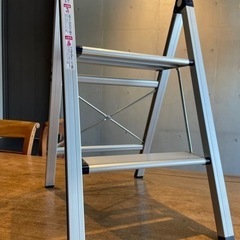 脚立　軽量で薄型の画像