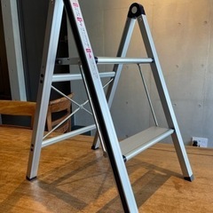 脚立　軽量で薄型の画像