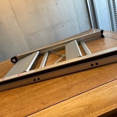 脚立　軽量で薄型の画像