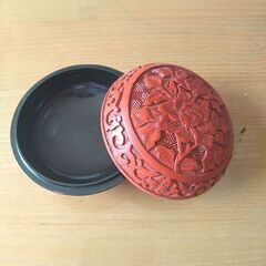 中国堆朱　丸花紋香合　値下げの画像