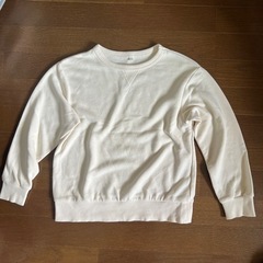GU 白トレーナー　130センチ