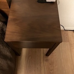 ナイトテーブルの画像