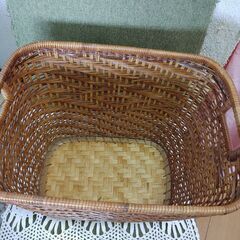 昭和レトロ ラタン 藤 バスケットカゴ 幅37cm × 27cm 高さ28cmの画像