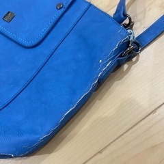 【痛みあり】フランスで買ったバンドバッグ　青　合皮の画像